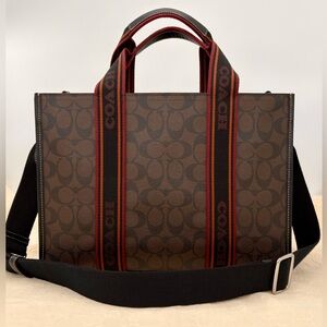 COACH Smith Tote In Brown Signature Canvas CN058